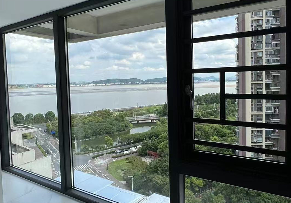 江景房窗纱一体带防护栏
