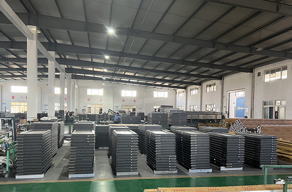 4.0 领先的自动化生产设备流水线、 精细化的工厂管理